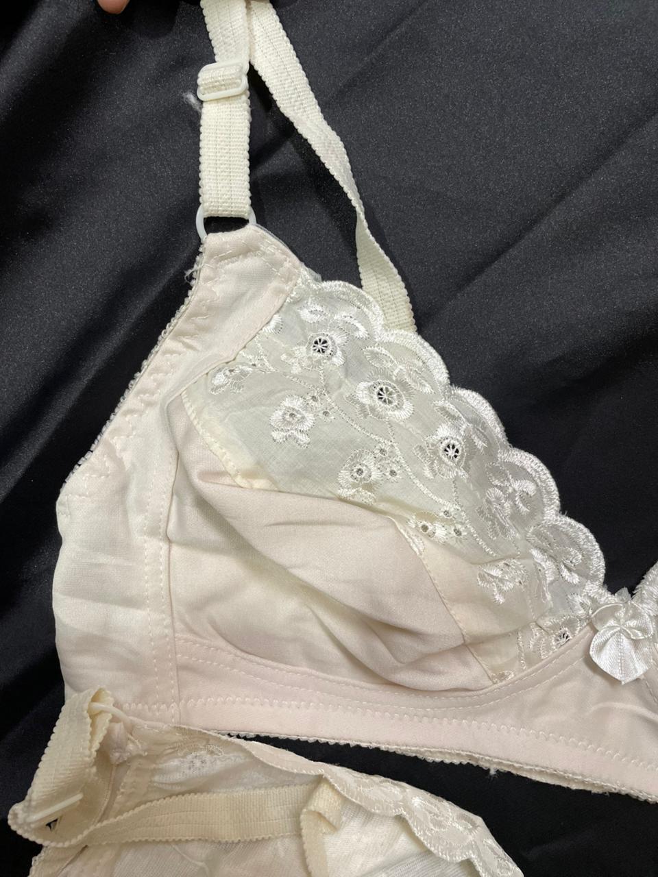 PACK OF 2 PIECES IMPORTED FLORAL BRAs