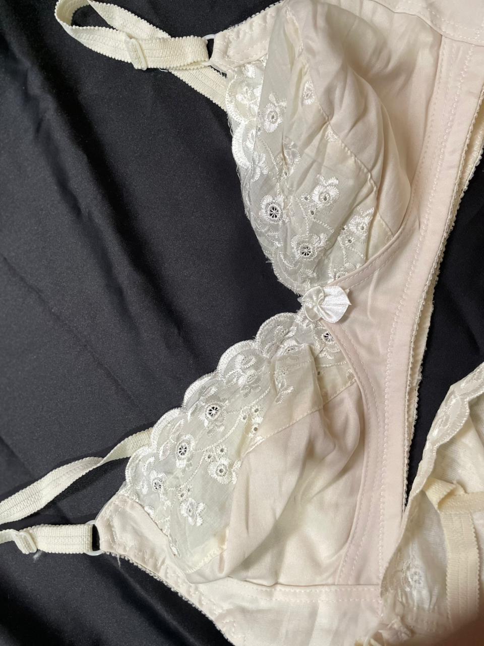 PACK OF 2 PIECES IMPORTED FLORAL BRAs
